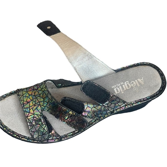 Alegria Loti Women's Tectonic
Iridescent Leather Slide On
Sandals Sz 41(10.5) - Picture 9 of 12